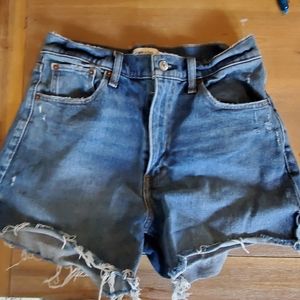 Like new Abercrombie 4" Mom Short High Rise, 27